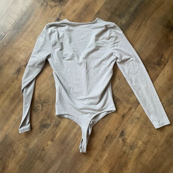 Abercrombie & Fitch Silver Metallic Long Sleeve Deep V Bodysuit Size M - Picture 9 of 11